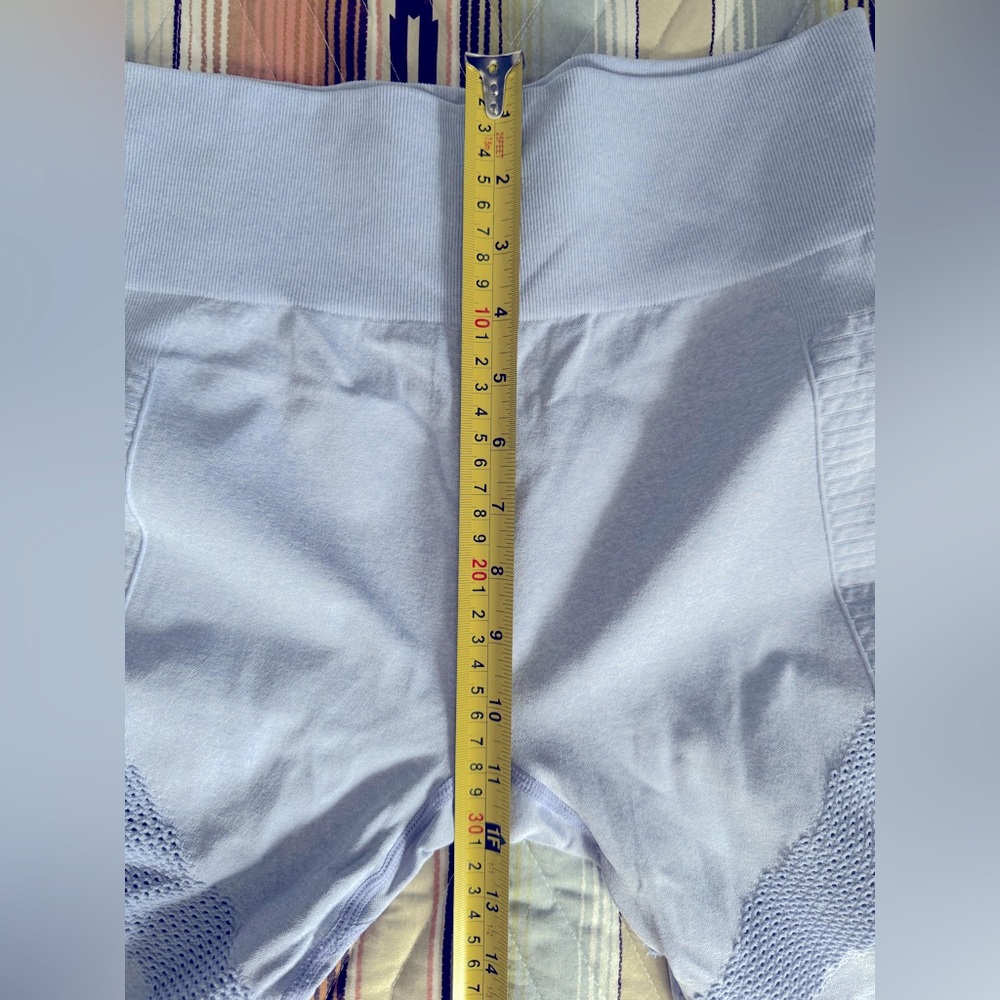 GUESS 2 Piece Workout Set - Picture 10 of 12